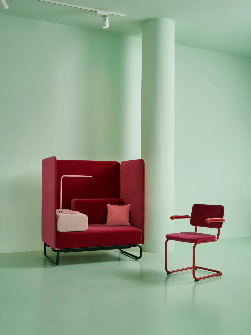 Thonet Sessel in Rosa — Detail